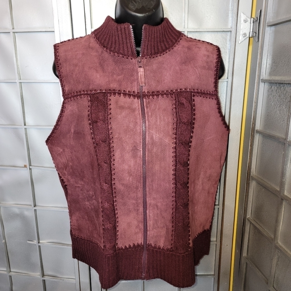 Designers studio originals medium vest. Front 100% Suede. maroon.